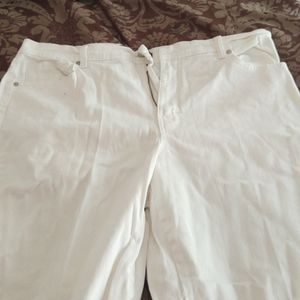 White Gloria Vanderbilt jeans